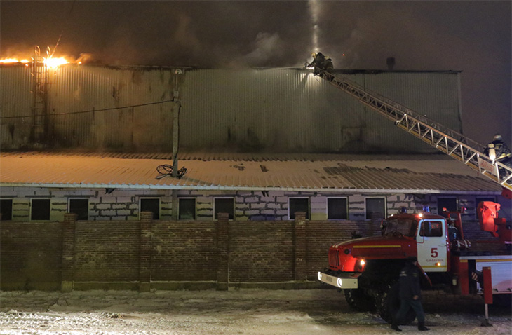 Стали известны подробности пожара на производстве пластиковых окон в Смоленске (фото)