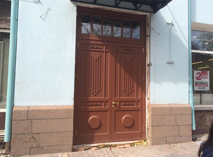 Красноярский дизайнер возмутился ремонтом окон и дверей художественного института
