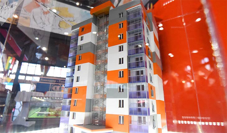 В Беларуси разработали проект жилого дома нового поколения со стеклянным лифтом и витражным остеклением