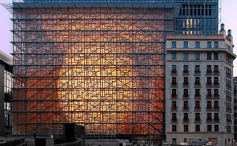 Акция Greenpeace привлекла внимание к окнам Европарламента в Брюсселе