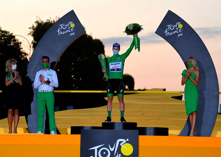 Велогонщик команды Deceuninck – Quick Step стал победителем заключительного этапа «Тур де Франс»