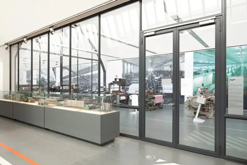 Система дверных доводчиков с шиной скольжения TS 5000 ISM ​​в Музее текстиля и промышленности в Аугсбурге