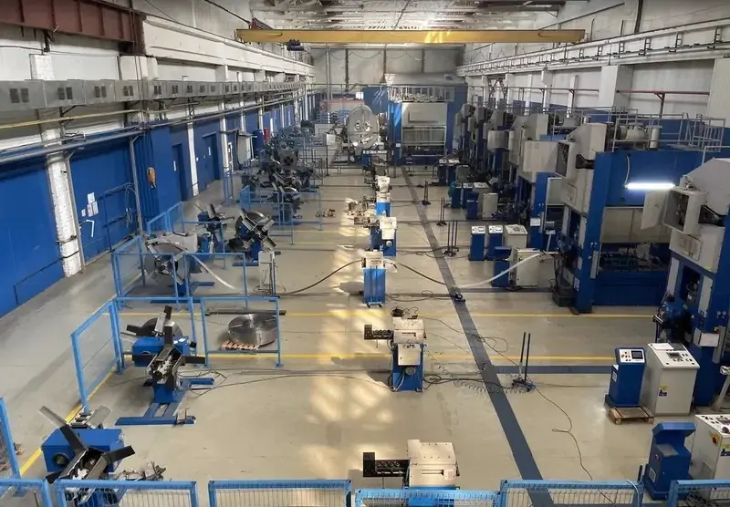 Участок штамповки заготовок для фурнитуры с помощью прессов на заводе «ЮПТ»