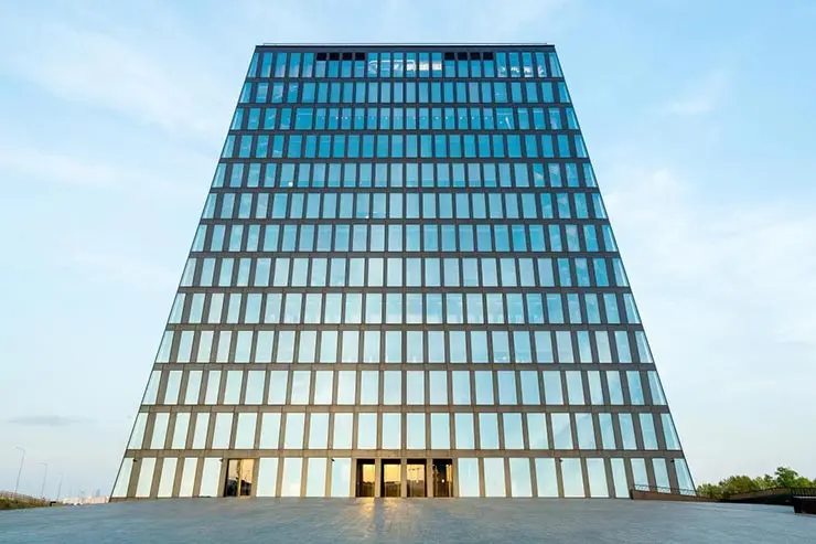 Фасады с крупногабаритными окнами стали постоянным элементом ландшафта городов Фасады с крупногабаритными окнами стали постоянным элементом ландшафта городов